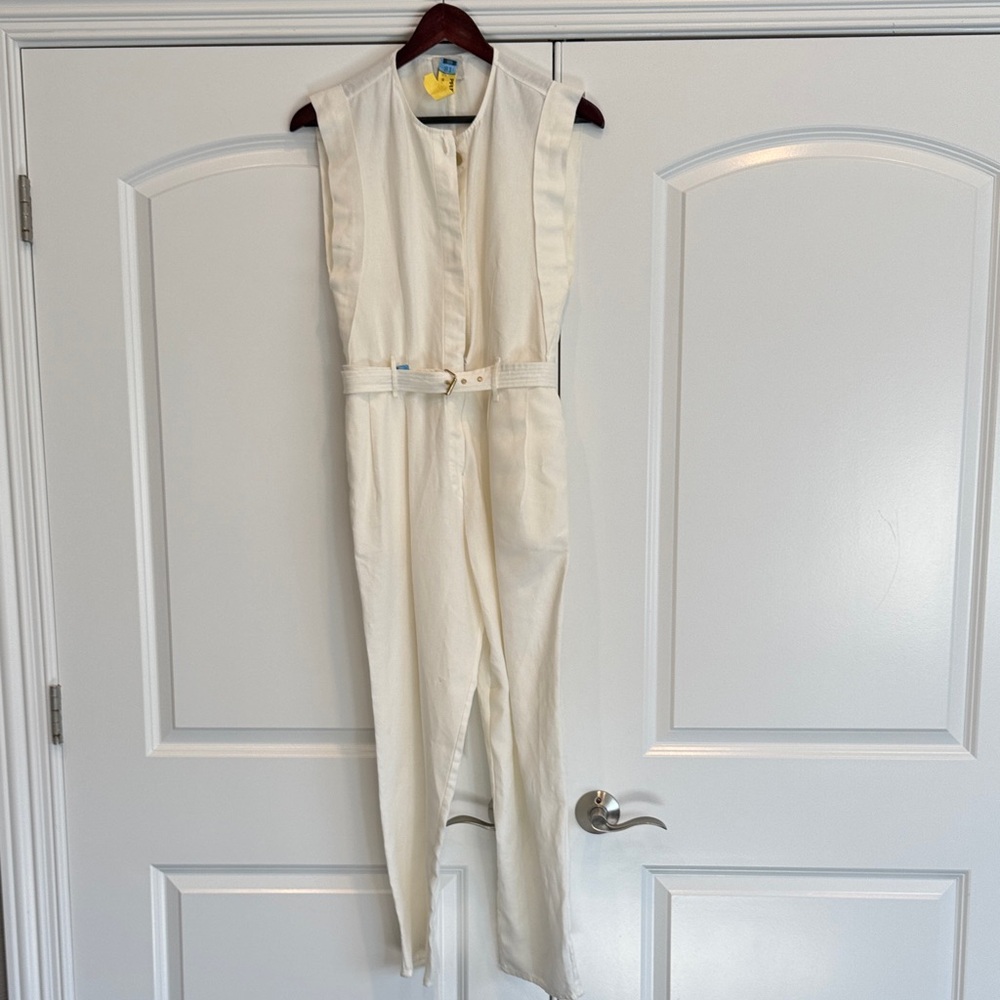 Chic Ivory Sleeveless Jumpsuit